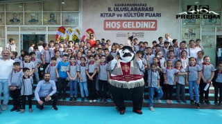 Fuarın İlk Gününde Yüzlerce Çocuğun Kitap Neşesi