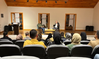 Şair Ural: “Şiir Okuyucuya Dokunup Kaçacak”