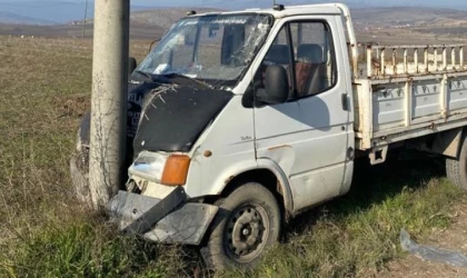Kalp krizi geçiren sürücü direğe çarparak hayatını kaybetti