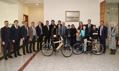Bilgi Yarışmasında Dereceye Giren Katılımcılara Ödülleri Verildi