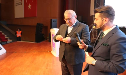 Kura’yı bırakmayarak hemşerilerinin sevincine ortak oldu