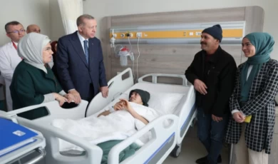 Cumhurbaşkanı Erdoğan, Etlik’te tedavi görenleri ziyaret etti
