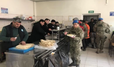Kahramanmaraş’ta Manisa’dan üç öğün yemek desteği