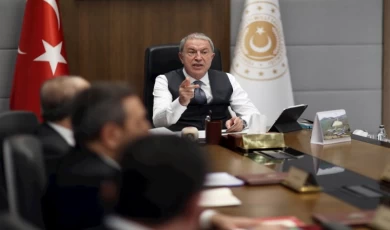 Bakan Akar birlik komutanlarıyla toplandı