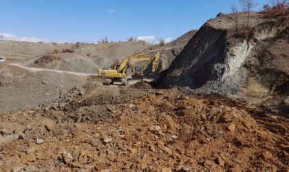 Büyükşehir Depremde Hasar Alan Yolları Yenilemeyi Sürdürüyor