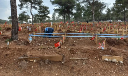 Şehitlik ve Mezarlıklar Bayrama Hazır