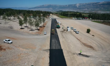 Şehir Mezarlığının Yolu Asfaltlanıyor