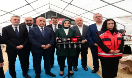 Bakan Göktaş Karacasu Geçici Barınma Merkezi’ni Ziyaret Etti