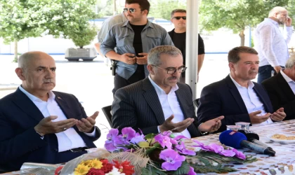 Başkan Güngör, Türkoğlu’nda Vatandaşlarla Bayramlaştı