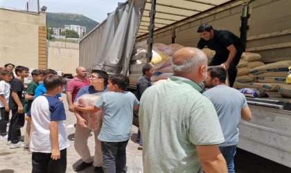 İnsan Vakfı 4 bin 500 depremzedeye yemek veriyor