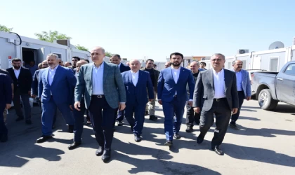 Kurtulmuş ve Güngör, Depremzedelerle Bayramlaştı