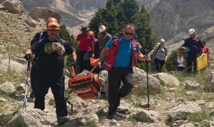 Tırmanış yapan dağcı düşerek öldü