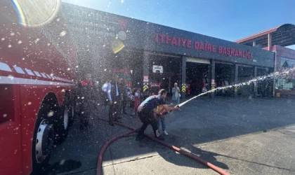 İtfaiye Haftası’nda Büyükşehir İtfaiyesi’ne Miniklerden Sürpriz Ziyaret