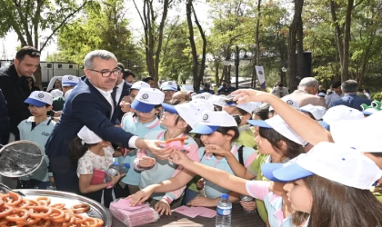 Başkan Güngör, Öğrencilerin Sevinçlerine Ortak Oldu