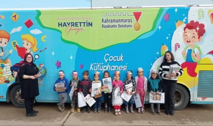 Büyükşehir’in Mobil Çocuk Kütüphanesi Ziyaretlerini Sürdürüyor
