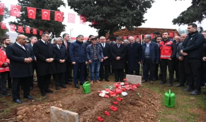 Bakan Yerlikaya’dan Şehit Ailelerine Taziye Ziyareti