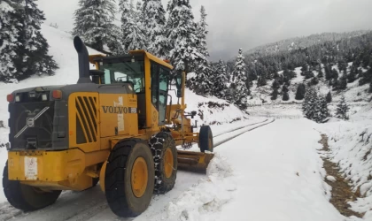 Büyükşehir, Göksun’da Kış Şartlarıyla Mücadelesini Sürdürüyor