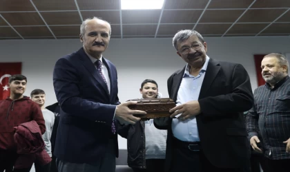 Hayati İnanç Dulkadiroğlu Gençlik Merkezi’nde Sevenleriyle Bir Araya Geldi