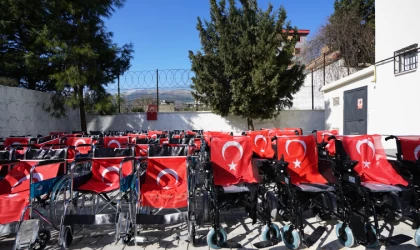 Özel Gereksinimli Vatandaşlara Tekerlekli Sandalyeleri Teslim Edildi
