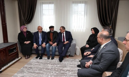 Bakan Özhaseki ve Başkan Güngör, Şehit Ailesini Yeni Konutlarında Ziyaret Etti
