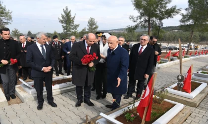 Başkan Güngör, KKTC Cumhurbaşkanı Tatar ile Kapıçam Mezarlığı’nı Ziyaret Etti