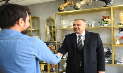 Başkan Adayı Toptaş, Şehit Abdullah Çavuş’ta Vatandaşlarla Buluştu