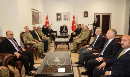 Başkan Güngör, Milli Savunma Bakanı Güler ile Valiliği Ziyaret Etti