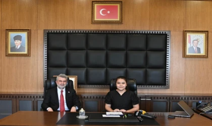 Başkan Görgel, Koltuğu Minik Başkan Tuğsem’e Devretti