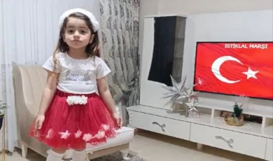 İstiklal Marşı’nı ezbere okuyan minik Esma duygulandırdı