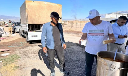 Dulkadiroğlu Belediyesi'nden Kurban Satış Noktasında Çorba İkramı