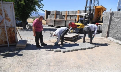 Onikişubat Belediyesi’nin kırsaldaki kilit parke çalışmalarıyla yol standardı yükseliyor  