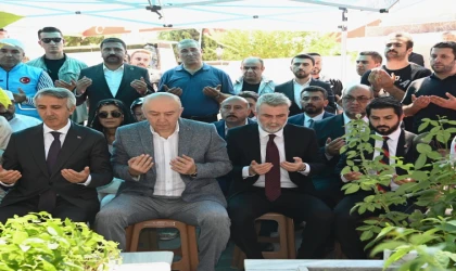 15 Temmuz Demokrasi ve Milli Birlik Günü’nde Şehitler Kabirleri Başında Anıldı