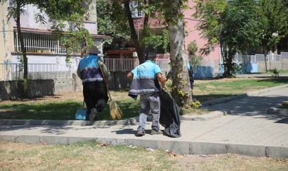 Dulkadiroğlu Belediyesi'nden Namık Kemal Mahallesi Parklarına Özel Temizlik Çalışması