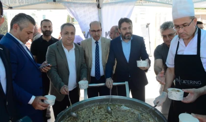 Milli İrade Meydanı’nda Binlerce Kişiye Aşure İkramında Bulunuldu