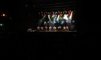Ağustos Fuarında Grup Garbiyeli Söyledi, Müzikseverler Eşlik Etti