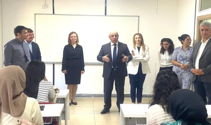 Rektör Bakan, Eğitim-Öğretimin İlk Gününde Öğrencilerle Buluştu