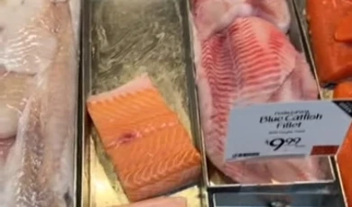 ABD’deki marketlerde ’boyalı’ somon satışı artıyor!