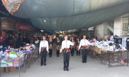 Büyükşehir’in Halk Oyunları Ekibi Derepazarı’nda Görsel Şölen Sundu