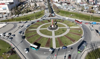 Büyükşehir, 500 Bin Mevsimlik Çiçeği Toprakla Buluşturuyor