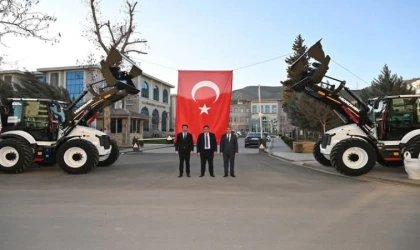 Türkoğlu’nda dev kazıcılarla daha etkin ve hızlı hizmet