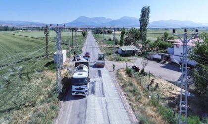 Büyükşehir Afşin’de Bir Grup Yolunu Daha Yeniliyor