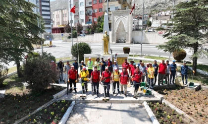 Büyükşehir’in Temizlik Timi Elbistan’da Sahada