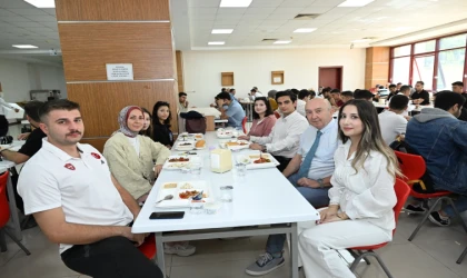 KSÜ Rektörü Prof. Dr. Alptekin Yasım, Dönemin İlk Gününde Öğrencilerle Yemekhanede Buluştu