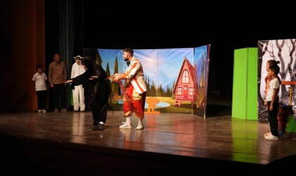 “Pamuk ile Kömür” Hayvan Sevgisini Sahneye Taşıdı