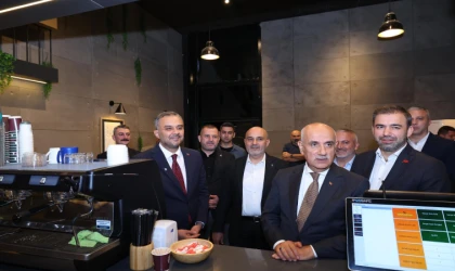 Vahit Kirişci’den Onikişubat Belediyesi’nin yeni markası KahveOn2’ye tam not