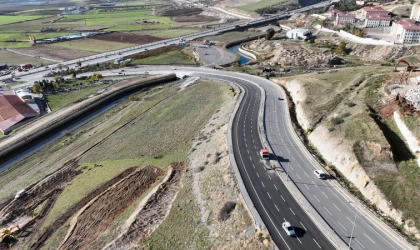 Bahçeci Hoca Bulvarı, Güçlendirmenin Ardından Yeniden Trafiğe Açıldı