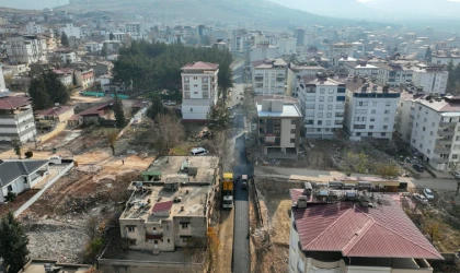 Büyükşehir, Altyapısı Tamamlanan Pazarcık Atatürk Caddesi’ni Asfaltlıyor