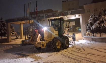 Büyükşehir Kar Mesaisini Sürdürüyor; Ekiplerden Kesintisiz Çalışma