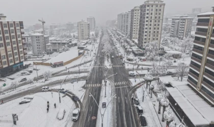 Büyükşehir Yolları Ulaşıma Açık Tutmak İçin Durmaksızın Görev Başında