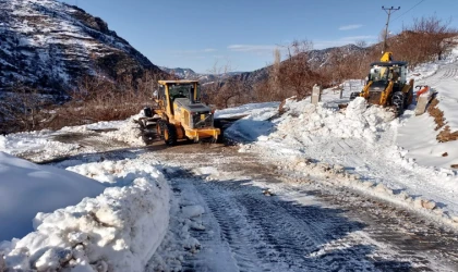 Onikişubat Belediyesi’nden kırsalda kesintisiz ulaşım için 7/24 karla mücadele